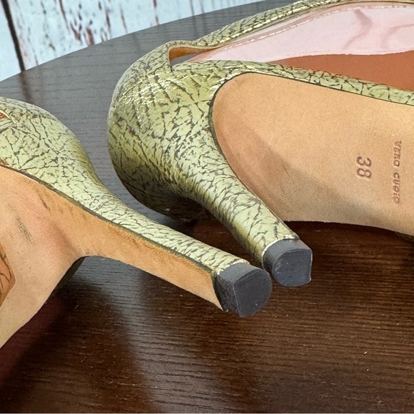 ALEXANDER MCQUEEN distressed crackled Gold leather gladiator strappy sandals 8 - Picture 12 of 17